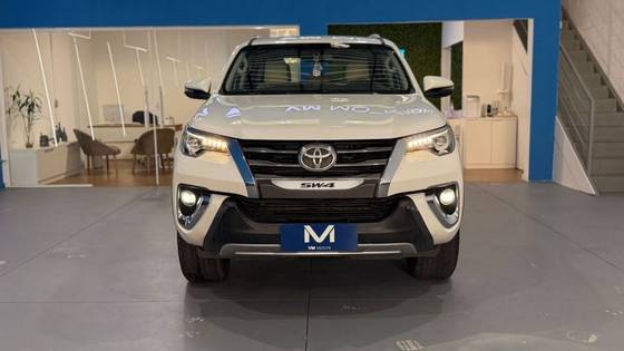 TOYOTA HILUX 2.8 SRV 4X4 CD 16V DIESEL 4P AUTOMÁTICO